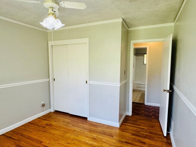 Building Photo - 3-Bedroom -Bright, Charming, and Move-In R...