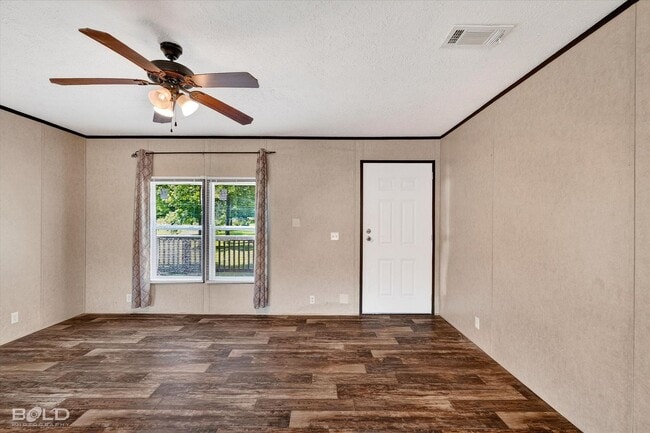 Building Photo - 4BD/2BA home with fenced back yard.