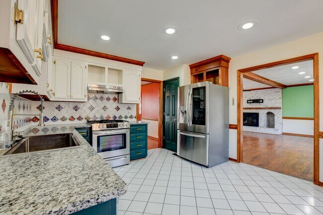 Building Photo - 412 Saddle Ct