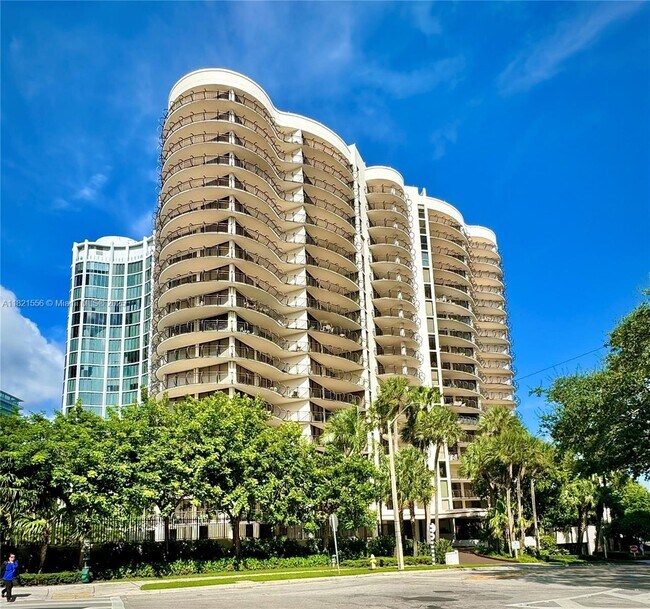 Primary Photo - 2843 S Bayshore Dr