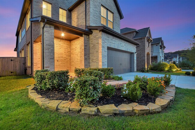 Building Photo - 360 Mallorn Ln