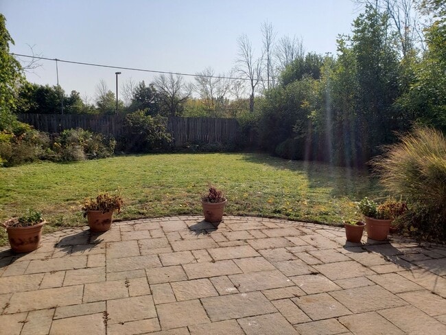 Building Photo - Charming 3 bedroom single family home loca...