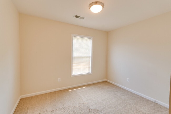 Building Photo - 2170 Saranac Ct
