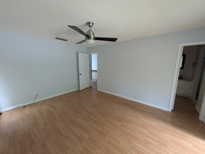 Building Photo - 6303 Newtown Cir