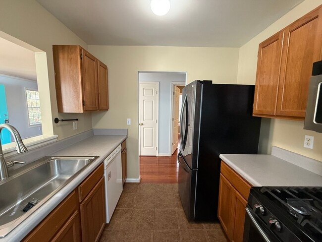 Building Photo - 504 9th St SW