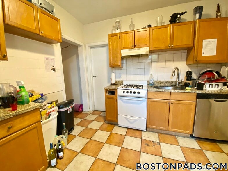 Building Photo - 46 Park Vale Ave