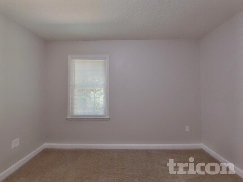 Building Photo - 5120 Blue Spruce Ln