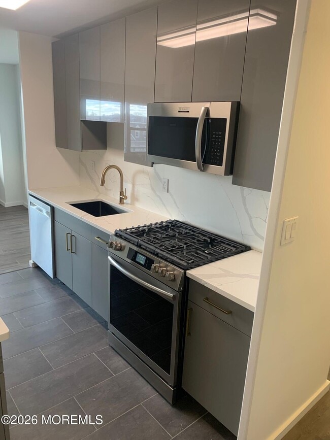 Building Photo - 10 Ocean Blvd