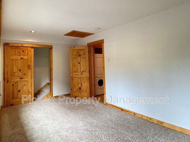 Building Photo - 4673 NW Walgren Dr