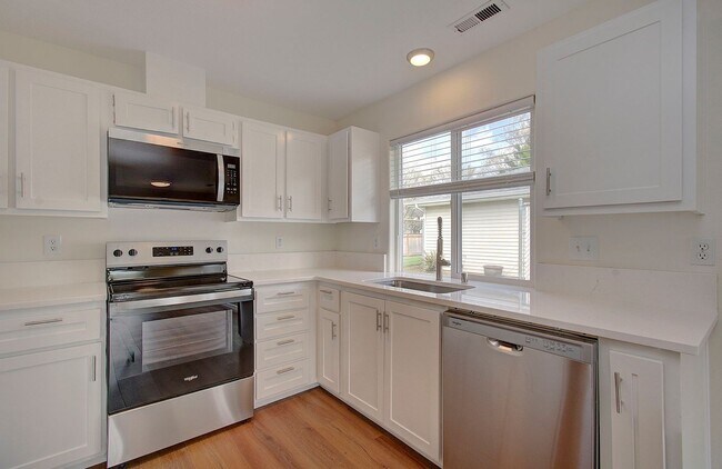 Building Photo - Beautiful Updated 2BR/2BA in 55+ Fisher Landing Community – Available Now!