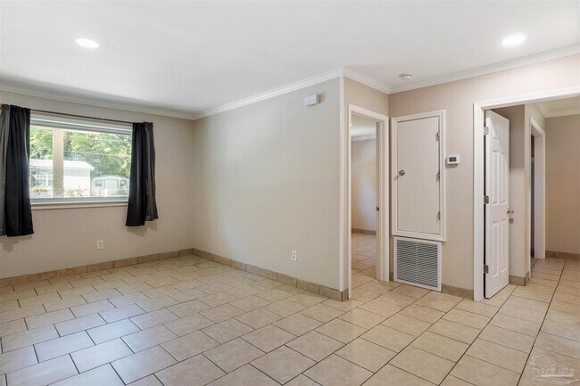 Building Photo - 415 W Hannah St