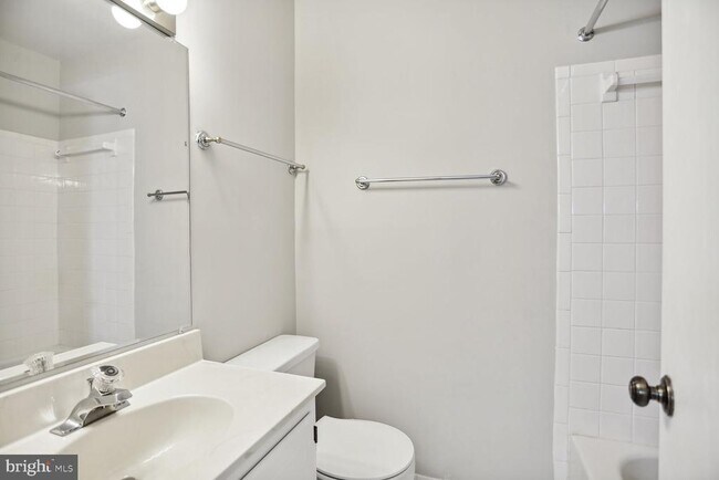 Building Photo - 1603 S Barton St