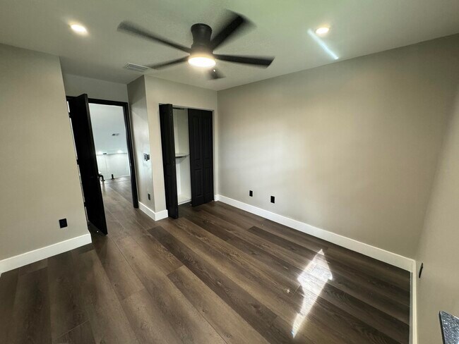 Building Photo - 10366 Buena Ventura Dr