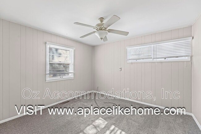 Building Photo - 515 E Sheridan St