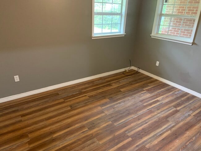 Building Photo - 1130 N 13th Ave