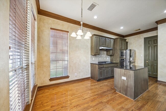 Building Photo - 2802 Briarhurst Park