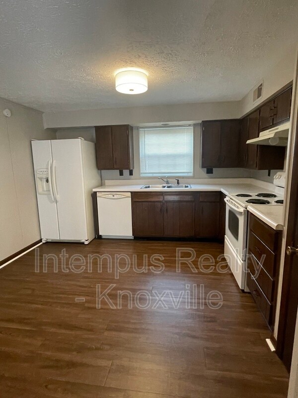 Building Photo - 8738 Gleason Dr