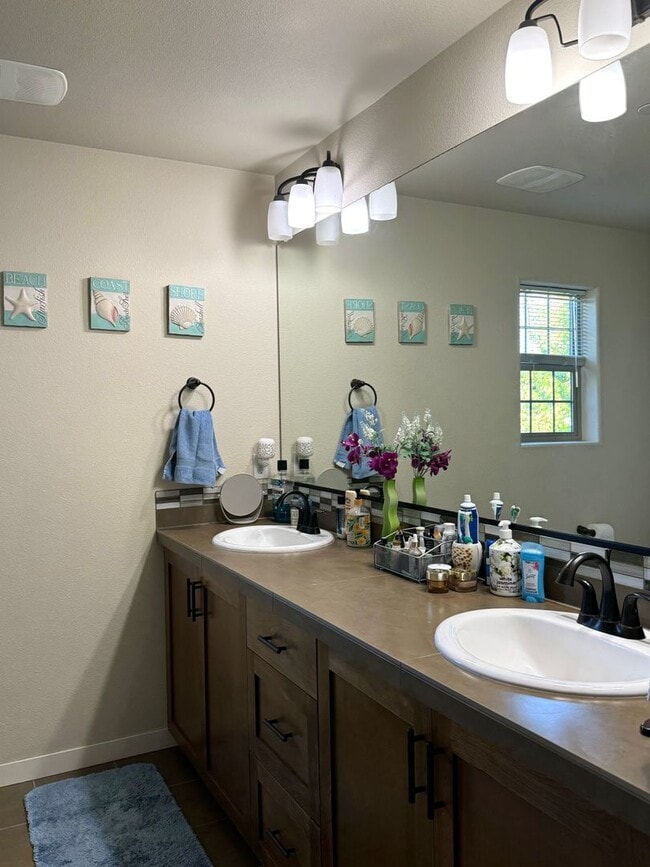 Building Photo - Beautiful 2 story Home in Wilsonville
