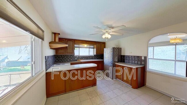 Building Photo - 4030 S Fox St