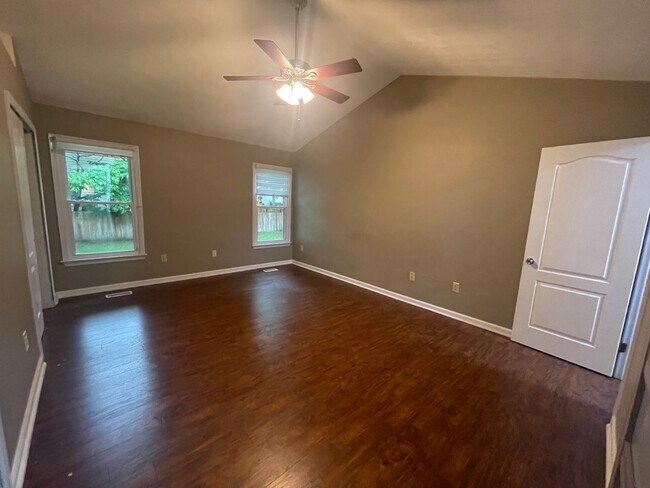 Building Photo - Beautiful home in Riverwalk