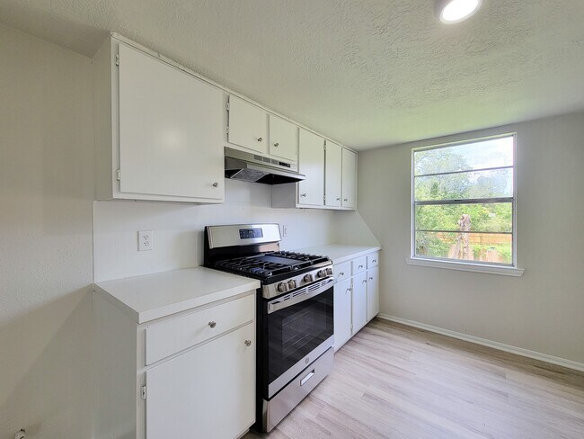 Building Photo - 8719 Valley Song Dr