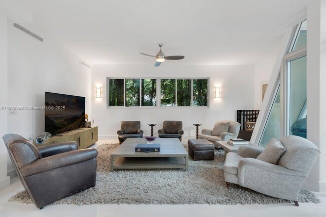 Building Photo - 3861 Kumquat Ave