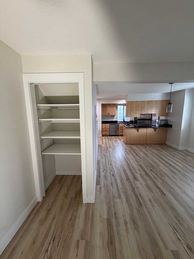 Building Photo - 4656 N Pearl St