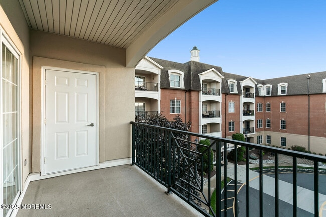 Building Photo - 325 Regency Pl