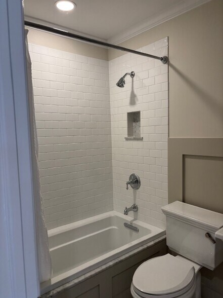 Guest Bathroom - 15 River Rd