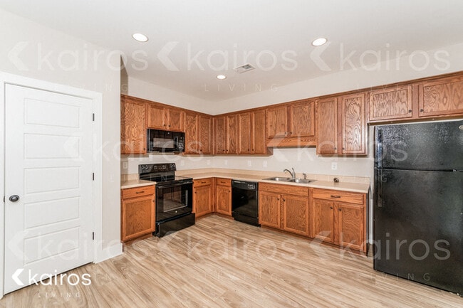Building Photo - 131 Maple Leaf Dr