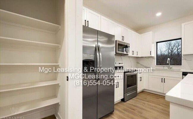 Building Photo - Highly sought after Ayden Place Townhomes in Kansas City, MO - Schedule A Tour Today!