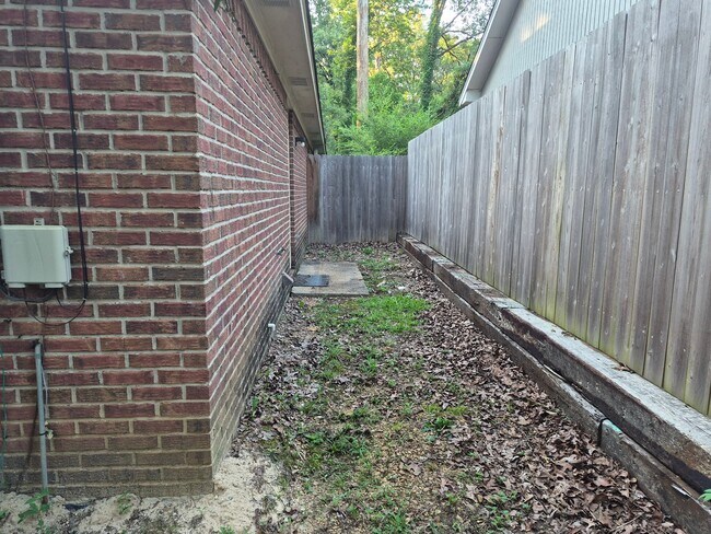 Building Photo - 1478 Bass Ave