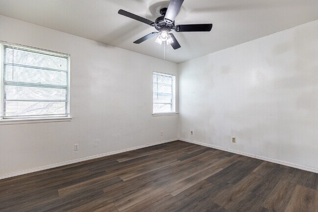 Building Photo - 6427 Wurzbach Rd