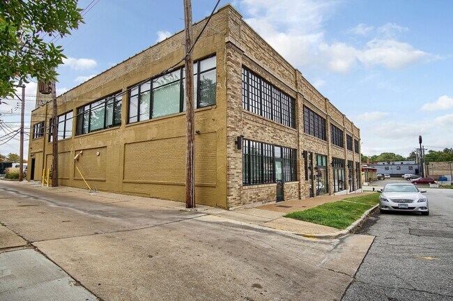 Building Photo - 4901 Pernod Ave