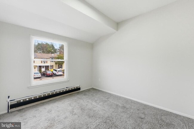 Building Photo - 548 Loch Lomond Dr