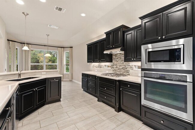 Building Photo - 880 Wild Rose Dr