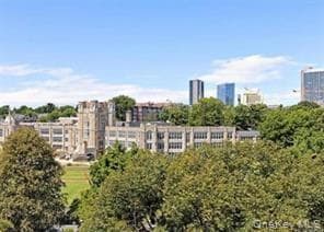 Building Photo - 220 Pelham Rd