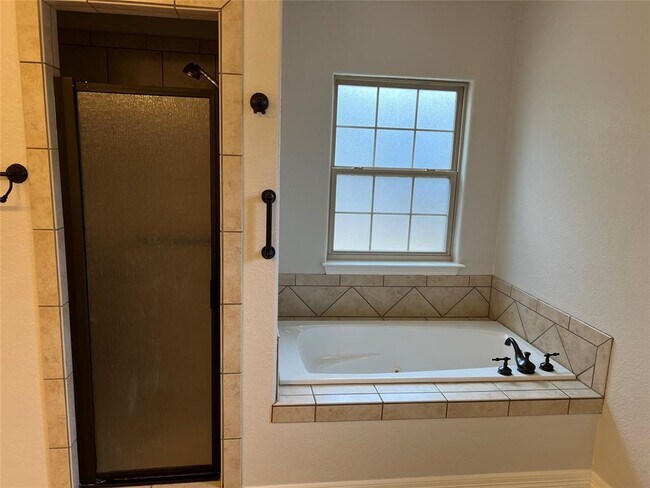 Building Photo - 503 Woodland Park Dr