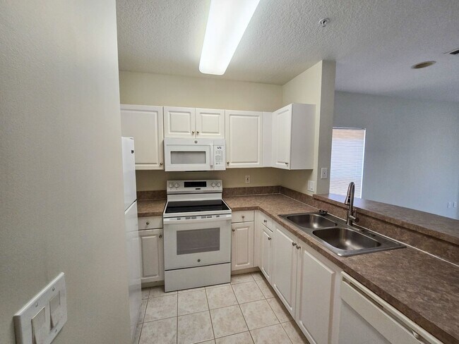 Building Photo - 1 bedroom condo in a resort like community