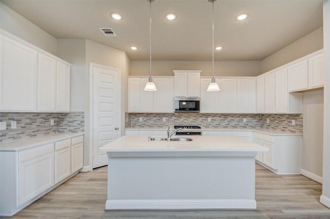 Building Photo - 6015 Marsh Lk Ct