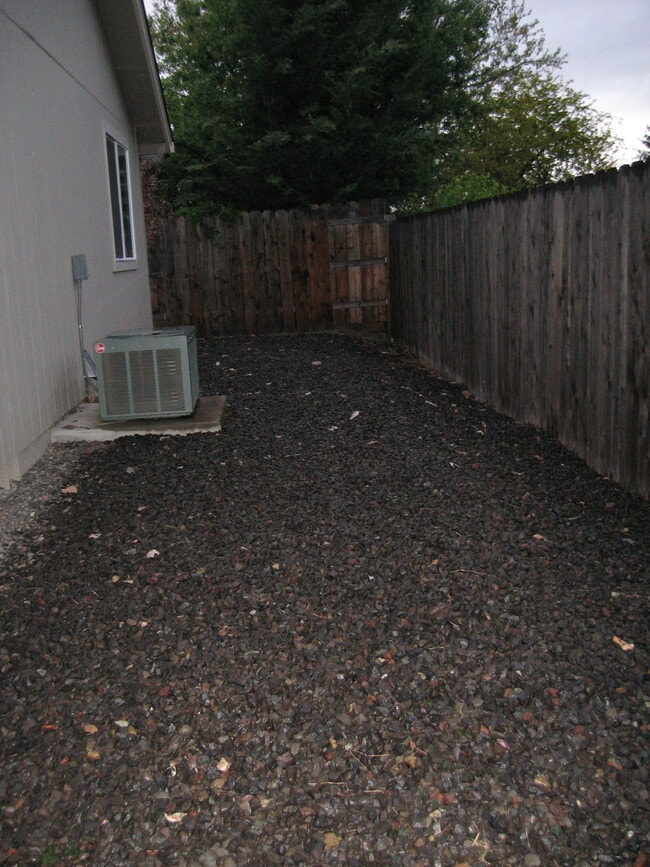 Building Photo - 1361 Clearwater Dr