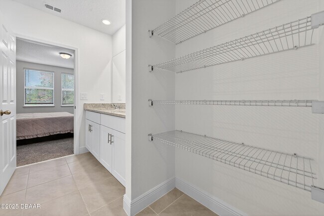 Building Photo - 284 Links Ter Blvd