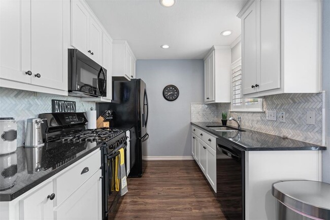 Building Photo - 226 Claris Ln