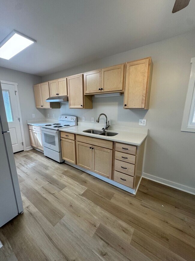 Building Photo - Totally remodeled inside and out.  Two bedroom all brick.