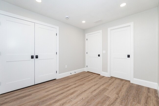 Building Photo - 20 Sheridan Ave