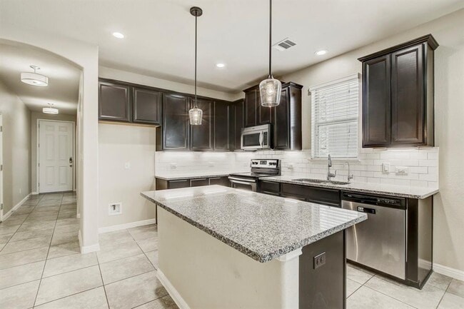 Building Photo - 356 Quarry Ln