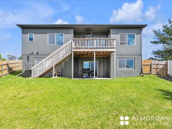 Building Photo - Beautiful 4 Bedroom, 3 Bathroom Home - Ren...