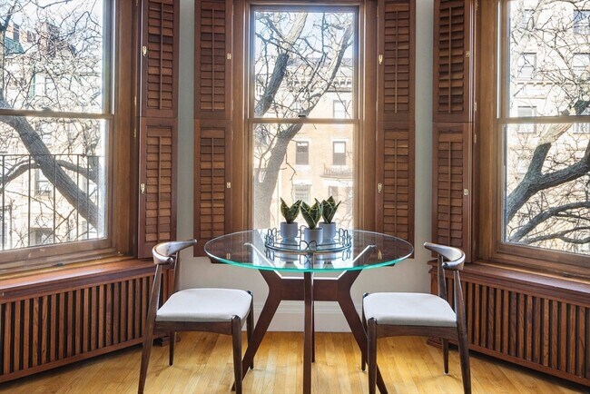 Building Photo - 413 Beacon St