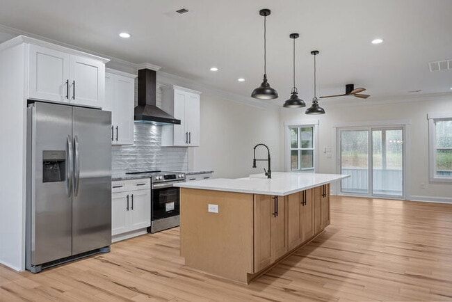 Building Photo - 345 Lake Farm Dr