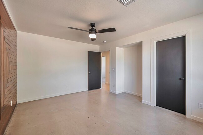 Building Photo - 6-Bedroom, 3-Bath Tempe Home with Pool, Bar & Prime Location